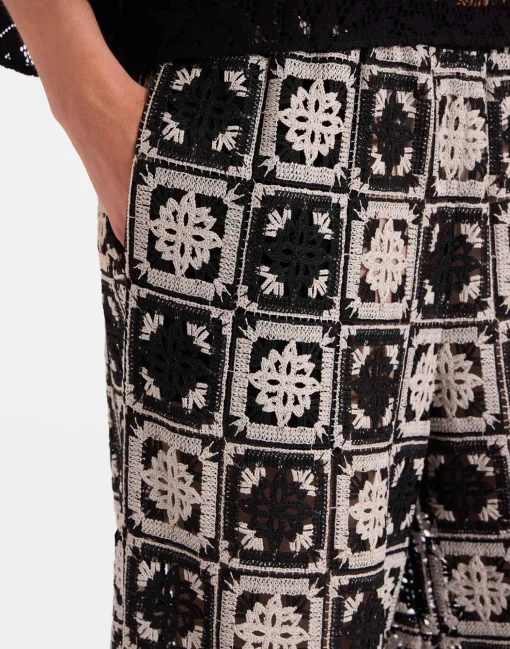 Palazzo PantsMini Tiles Black in Macramé